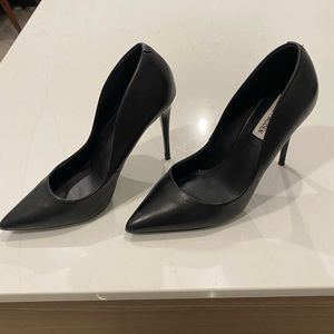Steve Madden Daisy Black Leather Pumps